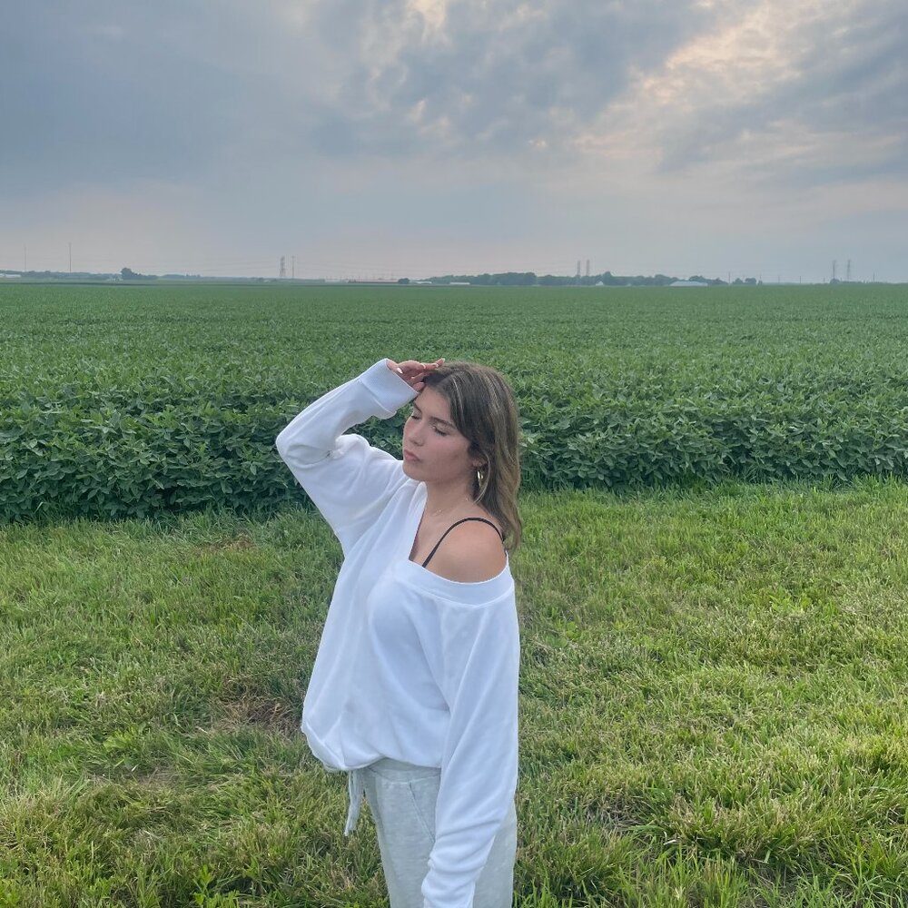 White V Neck Universal Threads Sweater Large